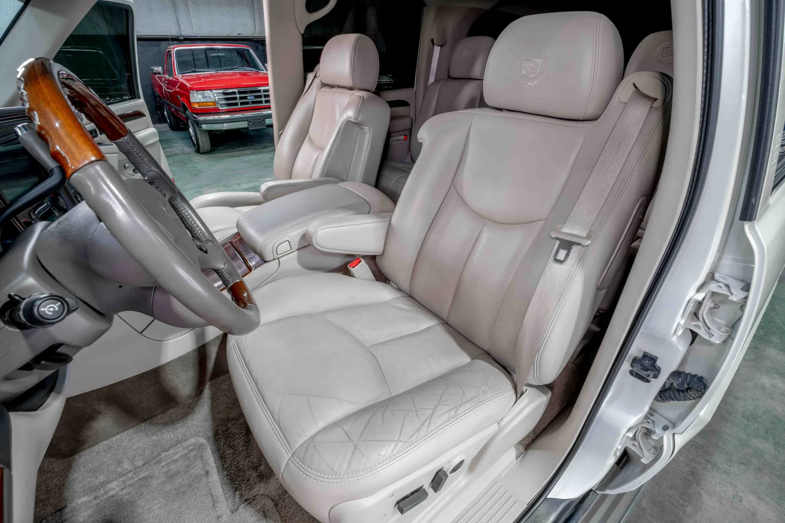 2003-Cadillac-Escalade-White Diamond Pearl-3GYFK66N33G294143-45.jpg